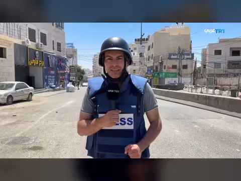 مراسل القناة التركية ينقل تفاصيل اقتحام معهد قلنديا التابع للأونروا