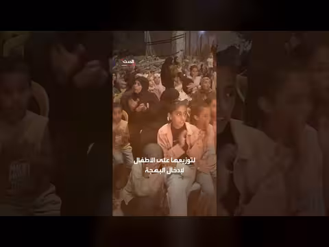 نازحو دير البلح يحيون المولد النبوي وسط الخراب