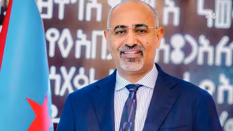عيدروس الزبيدي يفر إلى وجه مجهول وسط تضارب أنباء