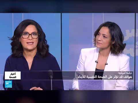 انشغال الوالدين بالهواتف.. أي تأثير على الصحة النفسية للأبناء؟