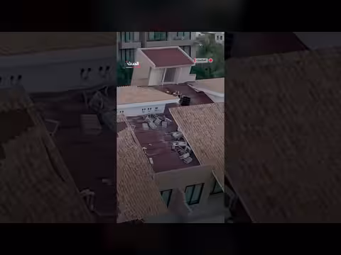 انهيار جزء من مجمع سكني فاخر على ساحل المكسيك بفعل أمواج الأعاصير