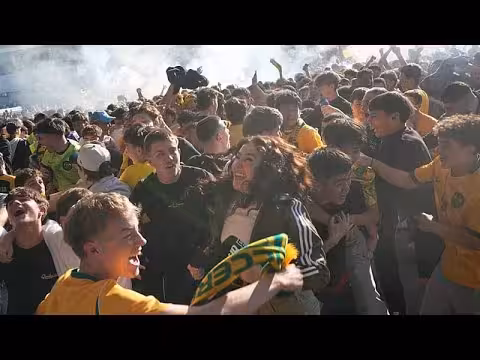 فانكوفر تتزين بالأخضر والذهبي بعد فوز أستراليا في كأس العالم