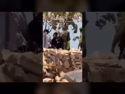 القوات الإسرائيلية تبدأ هدم منازل في خلة الفرا غرب يطا
