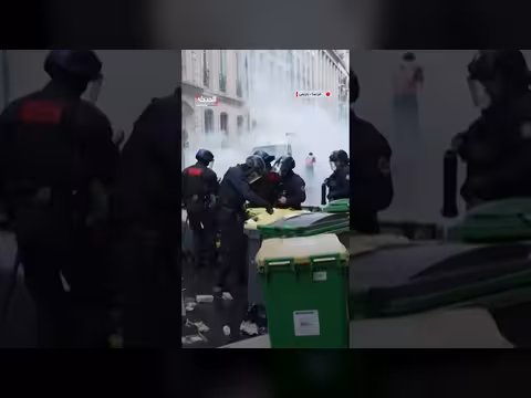 الشرطة الفرنسية تطلق الغاز المسيل للدموع لتفريق احتجاج طلابي في باريس
