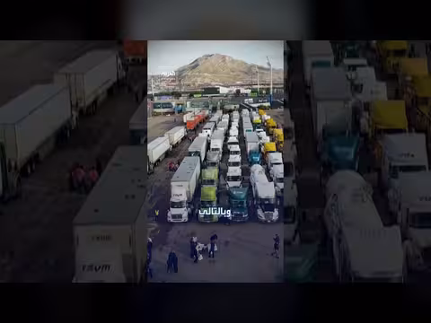 سائقو الشاحنات يحتجون على انعدام الأمن بالطرق السريعة قرب الحدود المكسيكية