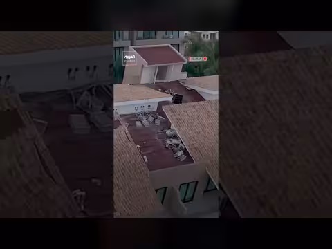 انهيار جزء من مجمع سكني فاخر على ساحل المكسيك بفعل أمواج الأعاصير