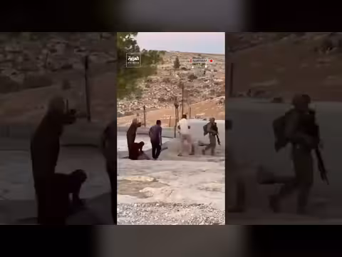 مستوطنون يعتدون على فلسطينيين بحماية جندي إسرائيلي في الضفة الغربية