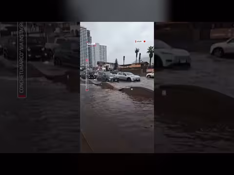 عاصفة إل نينيو تسبب فيضانات غزيرة بمدينة إكيكي شمال تشيلي