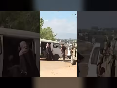 دخول أهالي زوطر الغربية إلى بلدتهم