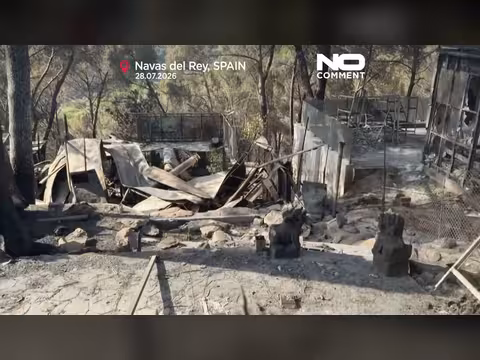 سكان نافاس ديل ري يعودون لمنازلهم بعد حرائق إسبانيا