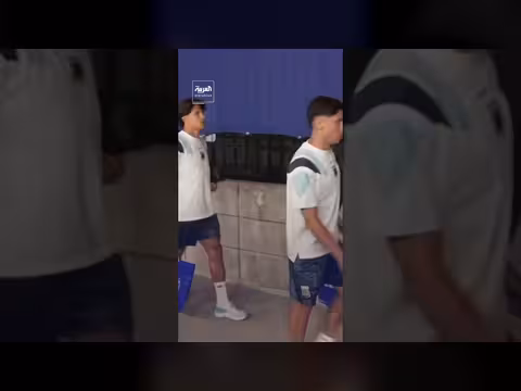 ميسي والمنتخب الأرجنتيني يغادرون الملعب بعد الخسارة