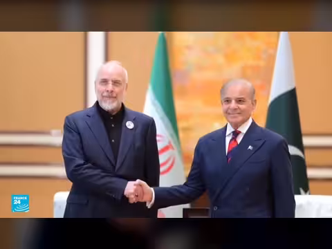 ترامب يعلن استئناف المفاوضات مع طهران وفتح مضيق هرمز