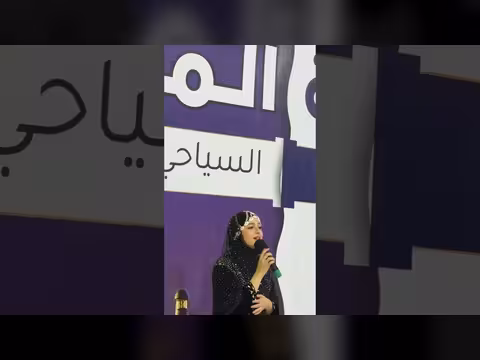 ماريا قحطان تغني أغنية طال انتظاري في تسجيل رسمي