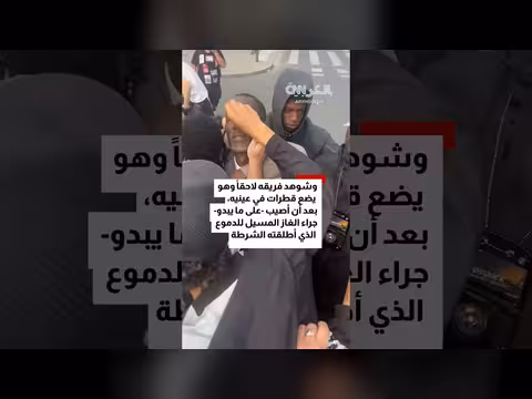 رئيس بلدية فرنسي يحمي الطلاب المحتجين بجسده من شرطة مكافحة الشغب