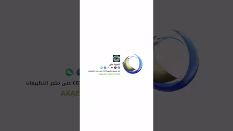 رجل توصيل يفتح ممر لسيارة إسعاف وسط الازدحام