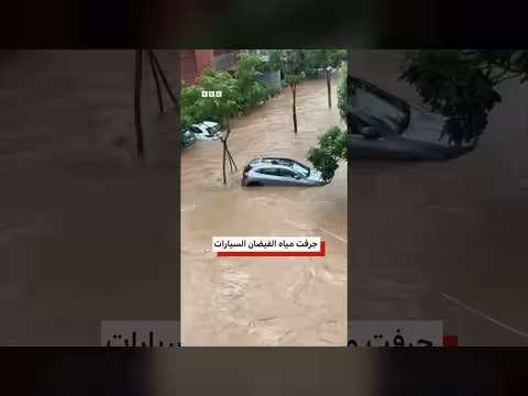 موقف سيارات في الهند يغمره الفيضان