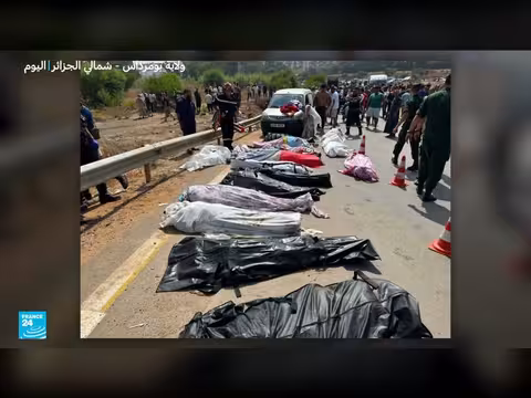 انقلاب حافلة في الجزائر يقتل 25 شخصا ويصيب 38 آخرين