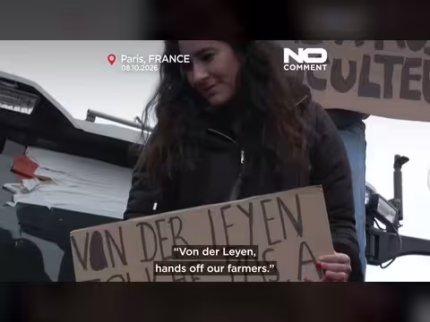 مئات المزارعين الفرنسيين يتظاهرون في باريس ضد اتفاق التجارة الأوروبي