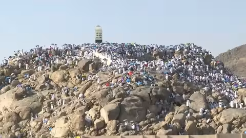 موسم الحج 2025: مليون ونصف المليون حاج على صعيد عرفات