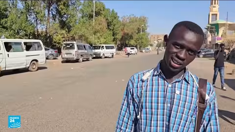 السودانيون يرحبون بعودة الحكومة إلى الخرطوم