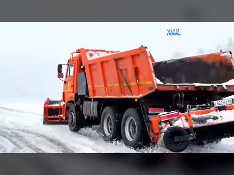 ثلوج خريفية كثيفة تشل الطرق الرئيسية في أقصى شرق روسيا