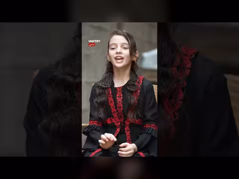 طفلة غزية توثق يوميات الحرب والنزوح عبر الكاميرا