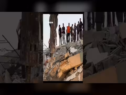 انهيار مبنى يؤوي نازحين في غزة يودي بحياة أكثر من عشرين