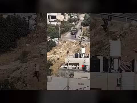 مطاردة جنود إسرائيليين لشاب في أبو ديس