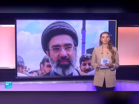 هل يوثق مقطع فيديو جديد ظهور المرشد الإيراني مجتبى خامنئي