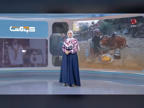 بقرة تمازح صاحبها في لقطة أسرت القلوب