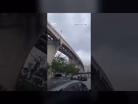 فيديو يوثق اصطدام قطار معلّق برافعة منهارة في ساو باولو