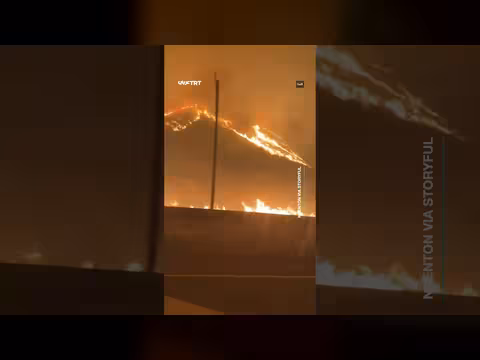 حرائق مدمرة تجبر عشرين ألف شخص على النزوح من مناطقهم