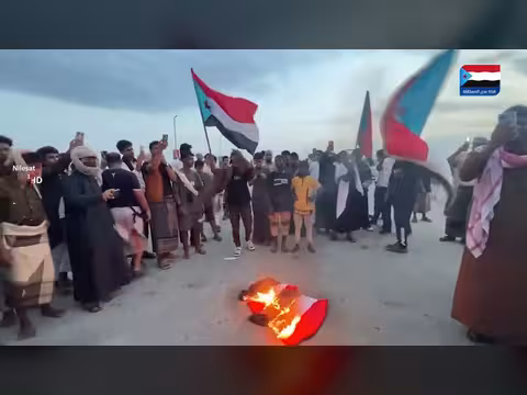 أبناء المكلا يمنعون إقامة احتفالات بذكرى 26 سبتمبر في ساحة العروض
