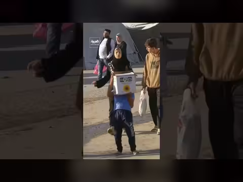 أهالي غزة يتطلعون للمساعدات الإنسانية بعد موافقة إسرائيل على دخول القوة الدولية