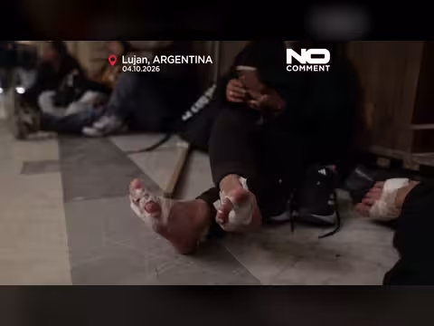 آلاف الحجاج يسافرون ليلاً إلى لوخان استعداداً لزيارة البابا