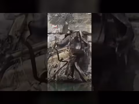 مشاهد لجسر مدمر جنوب إيران