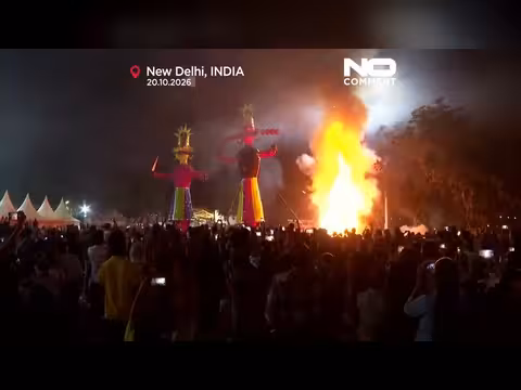 الهند تحتفل بفيجاياداشمي بإحراق مجسمات عملاقة للشياطين
