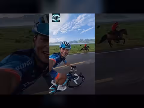 مشهد فخر وطني في شينجيانغ