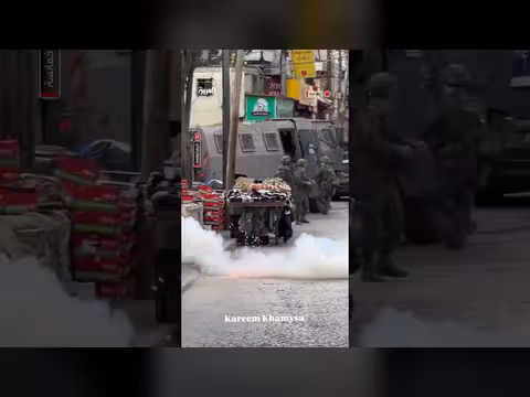 جندي إسرائيلي يستهدف صحفيين بقنبلة صوتية في رام الله
