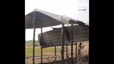 نجاة أسرة نازحة من حريق في الخوخة