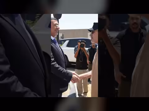 وزير الداخلية الكويتي يناقش الأوضاع الأمنية مع محافظ البصرة