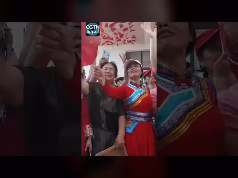 آلاف المواطنين يودعون جنود جيش التحرير الشعبي
