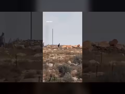 مستوطن إسرائيلي يطلق النار على مزارعين في قرية المغير بالضفة الغربية