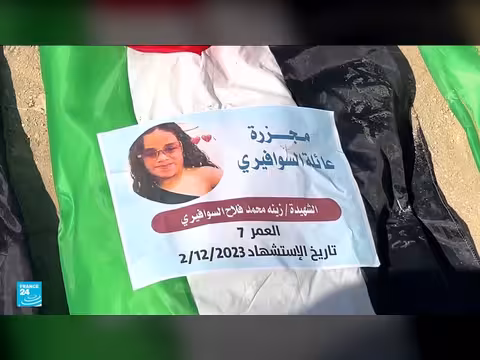 جنازة جماعية في غزة لخمسين فلسطينيا قتلوا في الغارات الإسرائيلية