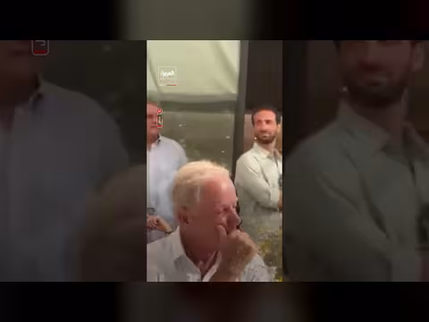 السفير الأميركي ميشال عيسى يبكي متأثرا بقصيدة زجلية عن لبنان