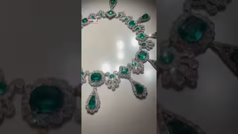 سرقة مجوهرات من متحف اللوفر في باريس.. واستعادة التاج