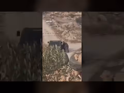 الاحتلال الإسرائيلي ينكل بفلسطيني ونجله قبل اعتقالهما في حوارة