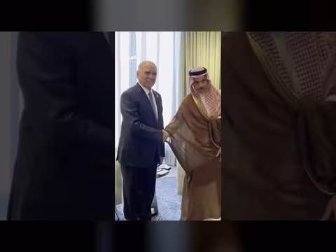 فيصل بن فرحان يلتقي نظيره العراقي في عمان