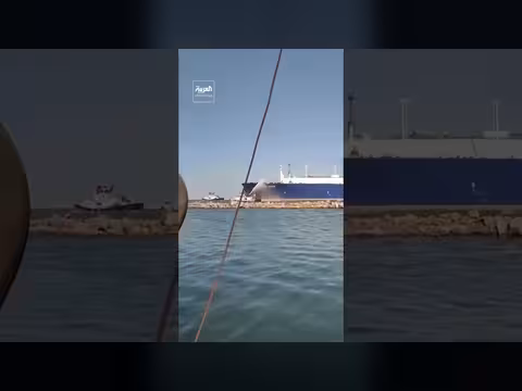 وزارة البترول المصرية: حريق سفينتين بدمياط لم يسفر عن إصابات