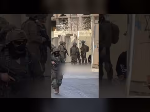 الاحتلال يعتقل شاباً فلسطينياً وينكل به